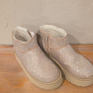 Wild Fable Sparkling Beige Sherpa Lined Ankle Zip Up Boots Size 7